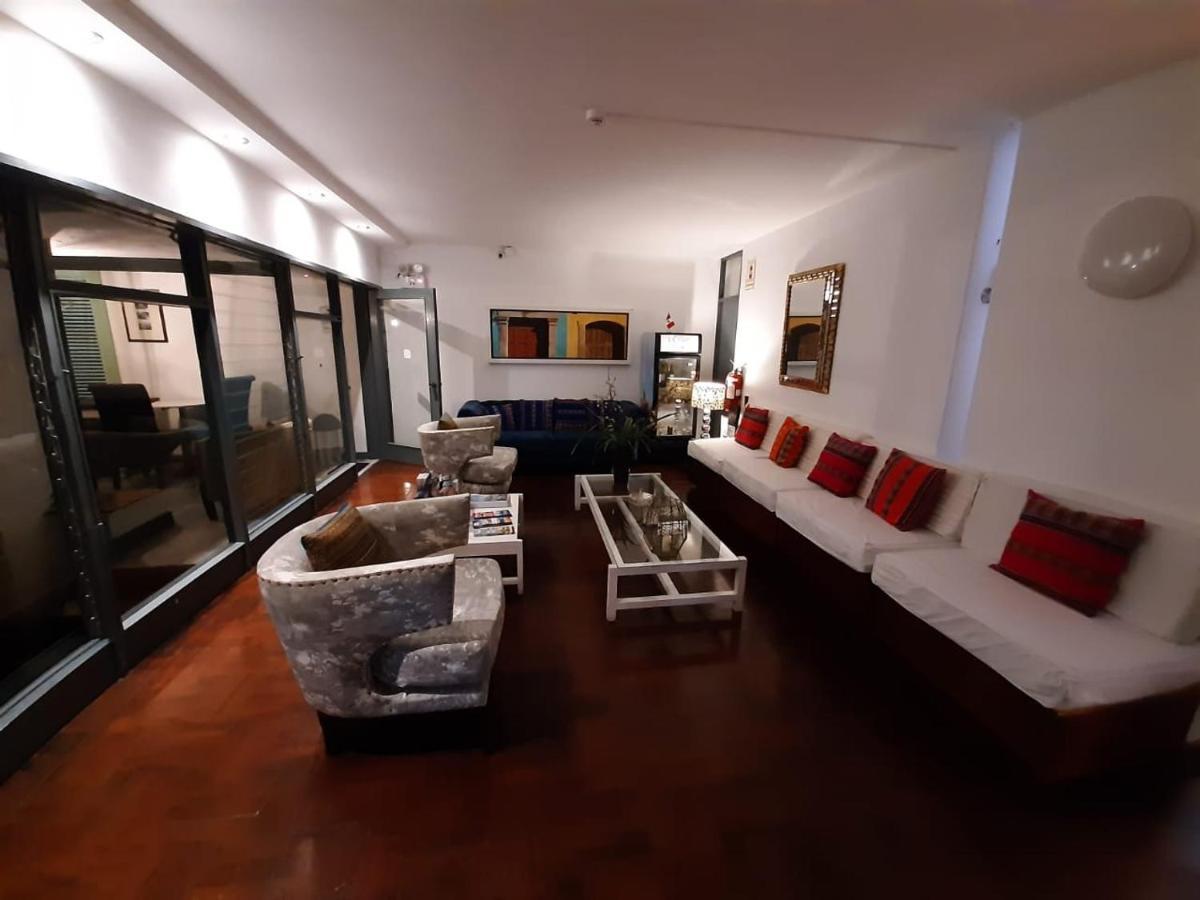 La Casa Del Viajero Bed & Breakfast Lima Exterior photo